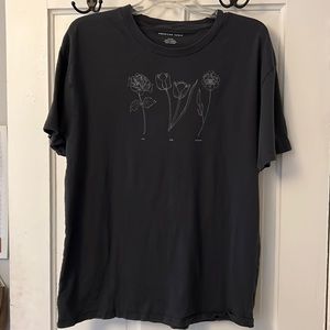 American Eagle graphic tee. Charcoal color with grey graphics size small
